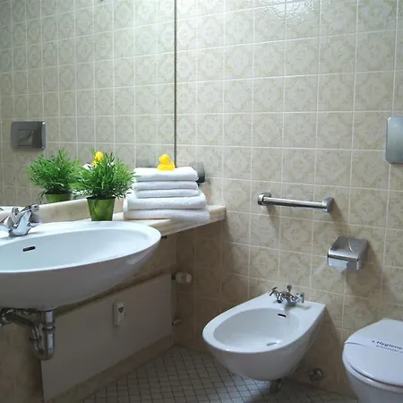 21032 Apartment *